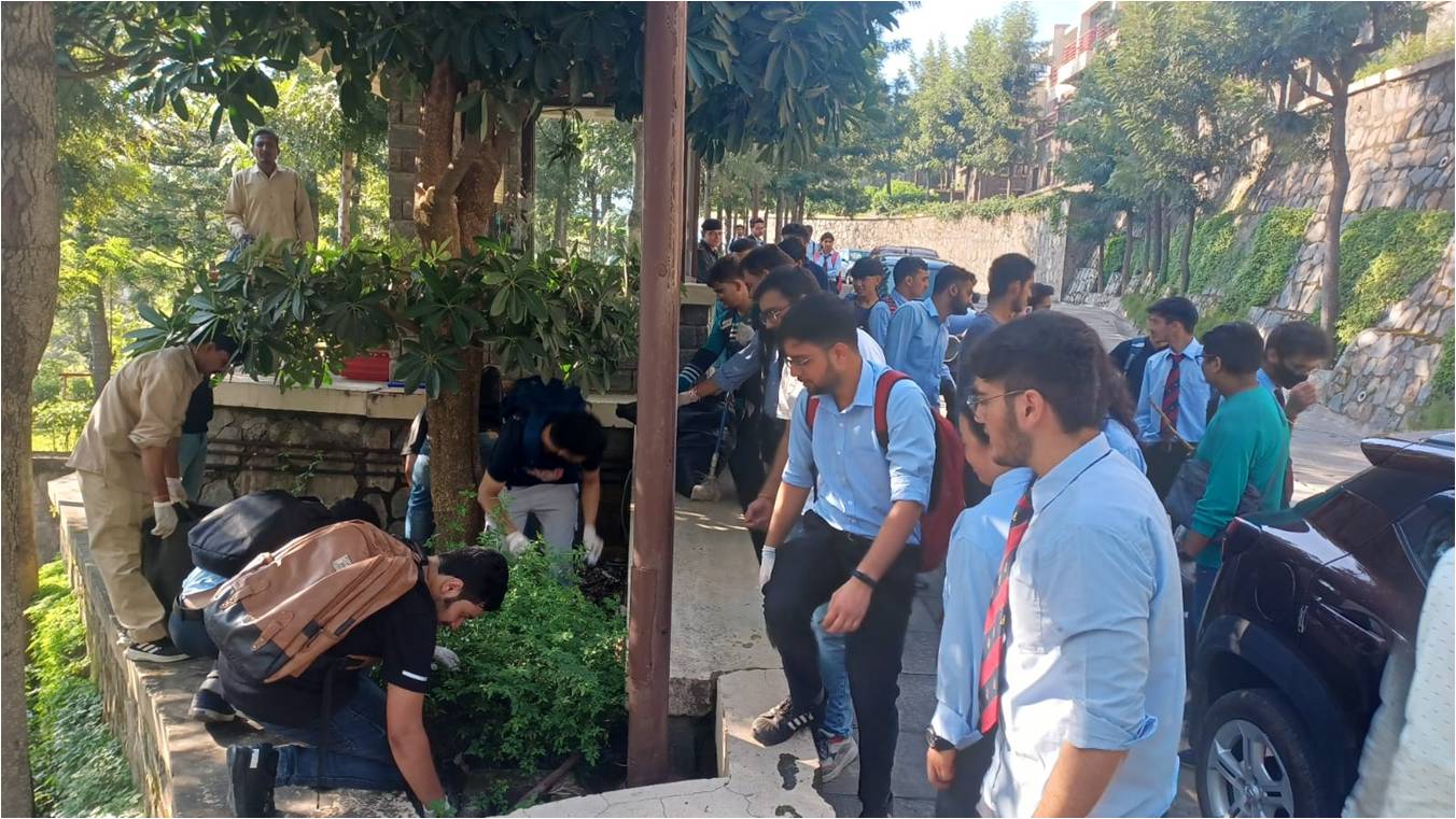 Students of Department of Civil Engineering, JUIT participated in Cleaning Drive on Gandhi Jayanti 2022