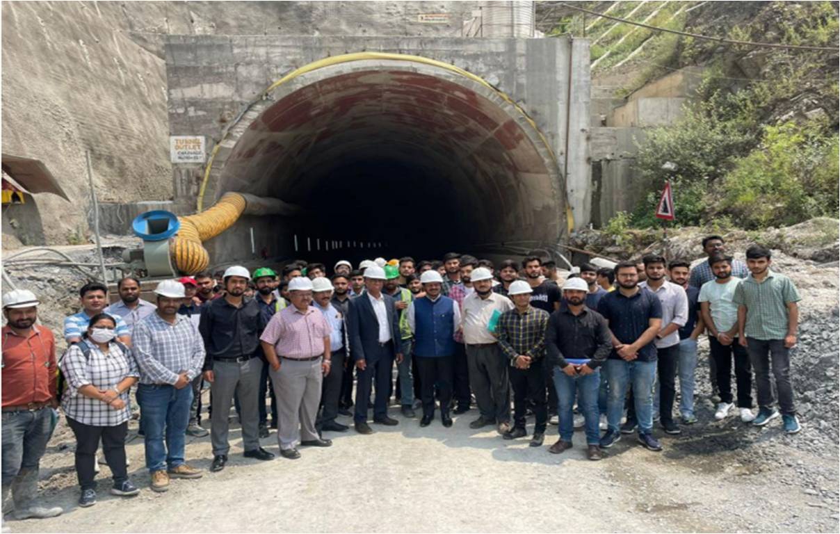 Jaypee University Student along with NHAI officials and Airef’s Engineers at Kandaghat Tunnel Site